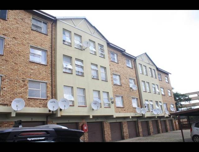 2 BEDROOM APARTMENT FOR SALE IN KEMPTON PARK